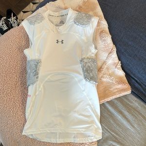 🏈 Under Armour Padded football under shirt MENS SMALL gently used condition